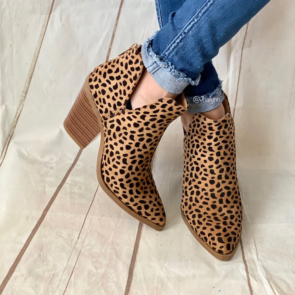 CHEETAH PRINT SIDE CUT BOOTIE - Picture 2 of 9